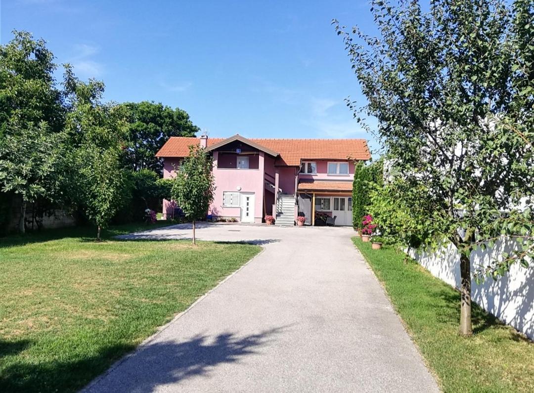 Guest House Lucija Buzin Kültér fotó